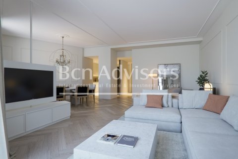 Apartamento de 3 dormitorios en venta en Barcelona, Cataluña, Spain № 2903 - foto 3