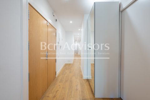 Apartamento de 3 dormitorios en venta en Barcelona, Cataluña, Spain № 2899 - foto 13