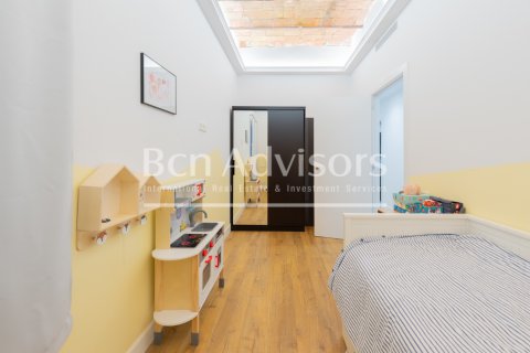 Apartamento de 3 dormitorios en venta en Barcelona, Cataluña, Spain № 2899 - foto 27