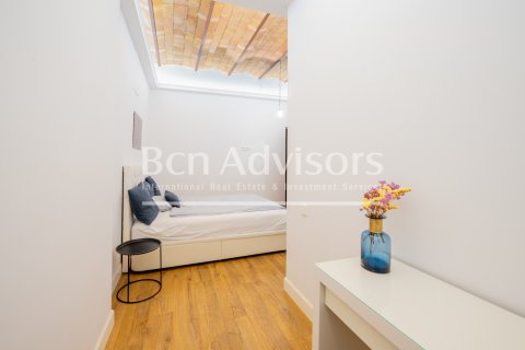Apartamento de 3 dormitorios en venta en Barcelona, Cataluña, Spain № 2899 - foto 23