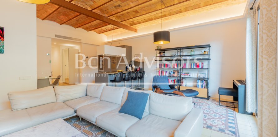 Apartamento de 3 dormitorios en venta en Barcelona, Cataluña, Spain № 2899