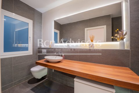 Apartamento de 3 dormitorios en venta en Barcelona, Cataluña, Spain № 2899 - foto 28