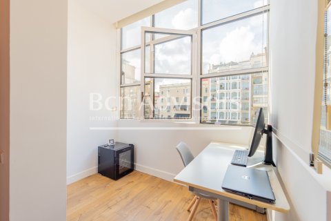 Apartamento de 3 dormitorios en venta en Barcelona, Cataluña, Spain № 2899 - foto 16