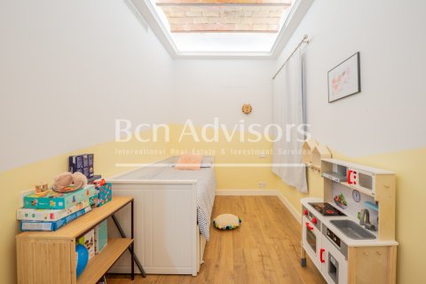 Apartamento de 3 dormitorios en venta en Barcelona, Cataluña, Spain № 2899 - foto 26
