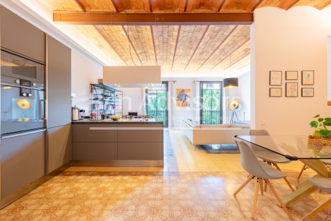 Apartamento de 3 dormitorios en venta en Barcelona, Cataluña, Spain № 2899 - foto 2