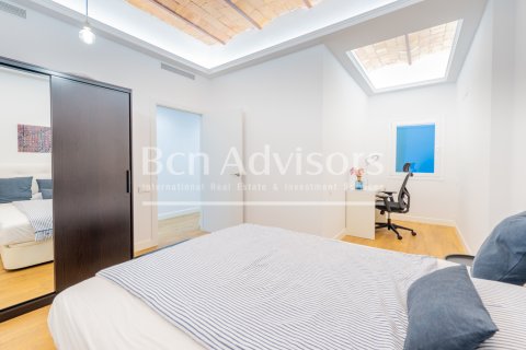 Apartamento de 3 dormitorios en venta en Barcelona, Cataluña, Spain № 2899 - foto 25