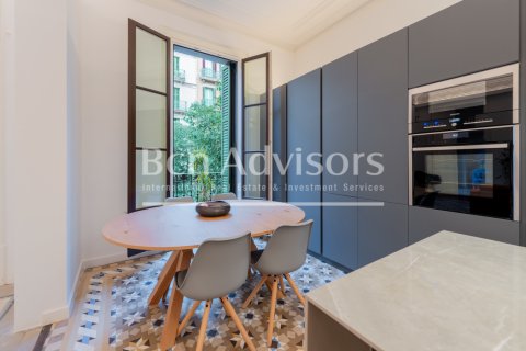 Apartamento de 3 dormitorios en venta en Barcelona, Cataluña, Spain № 2900 - foto 8