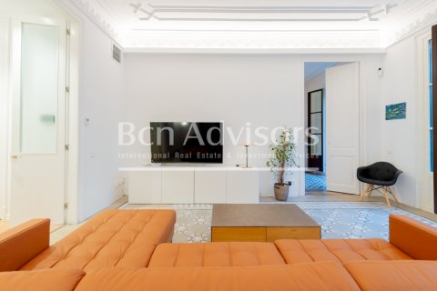 Apartamento de 3 dormitorios en venta en Barcelona, Cataluña, Spain № 2900 - foto 14