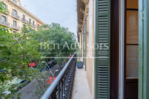 Apartamento de 3 dormitorios en venta en Barcelona, Cataluña, Spain № 2900 - foto 6