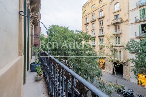 Apartamento de 3 dormitorios en venta en Barcelona, Cataluña, Spain № 2900 - foto 3