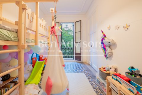 Apartamento de 3 dormitorios en venta en Barcelona, Cataluña, Spain № 2900 - foto 16