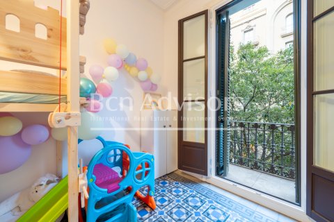 Apartamento de 3 dormitorios en venta en Barcelona, Cataluña, Spain № 2900 - foto 17