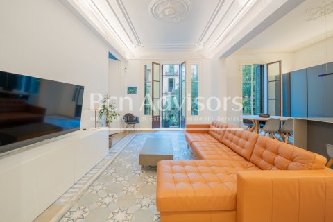 Apartamento de 3 dormitorios en venta en Barcelona, Cataluña, Spain № 2900