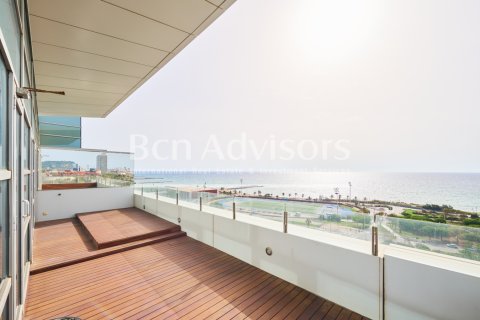 Ático de 2 dormitorios en venta en Barcelona, Cataluña, Spain № 2901 - foto 4