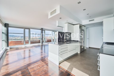 Ático de 2 dormitorios en venta en Barcelona, Cataluña, Spain № 2901 - foto 17