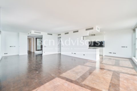 Ático de 2 dormitorios en venta en Barcelona, Cataluña, Spain № 2901 - foto 16