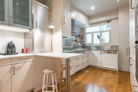 4 bedrooms apartment for sale in Barcelona, Catalonia, Spain № 6822 - photo 17