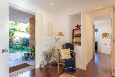 Сasa de 4 dormitorios en venta en Sant Andreu de Llavaneres, Barcelona, Cataluña, Spain № 6209 - foto 20