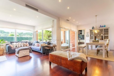 Сasa de 4 dormitorios en venta en Sant Andreu de Llavaneres, Barcelona, Cataluña, Spain № 6209 - foto 15