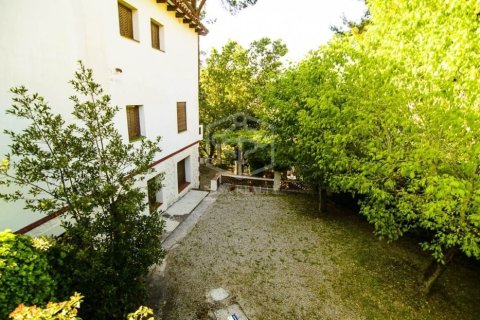 Propiedad comercial de 13 dormitorios en venta en Barcelona, Cataluña, Spain № 947 - foto 8