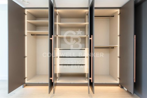 Сasa de 8 dormitorios en venta en Barcelona, Cataluña, Spain № 5781 - foto 26