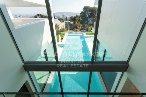 Сasa de 8 dormitorios en venta en Barcelona, Cataluña, Spain № 5781 - foto 17