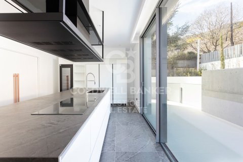 Сasa de 8 dormitorios en venta en Barcelona, Cataluña, Spain № 5781 - foto 13