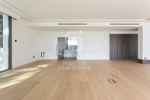 Сasa de 8 dormitorios en venta en Barcelona, Cataluña, Spain № 5781 - foto 11