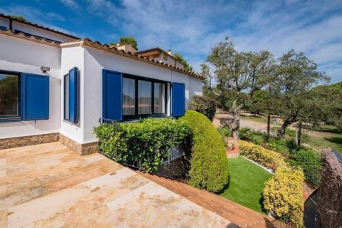 Сasa de 5 dormitorios en venta en Calella De Palafrugell, Gerona, Cataluña, Spain № 1763 - foto 2