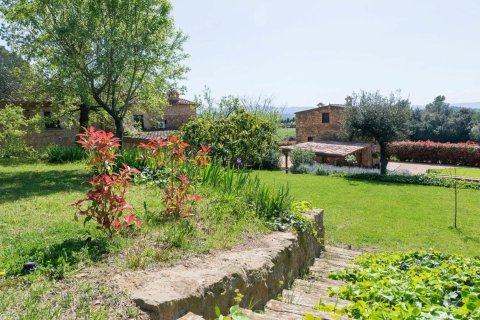 Сasa de 7 dormitorios en venta en Vullpellac, Gerona, Cataluña, Spain № 1764 - foto 4