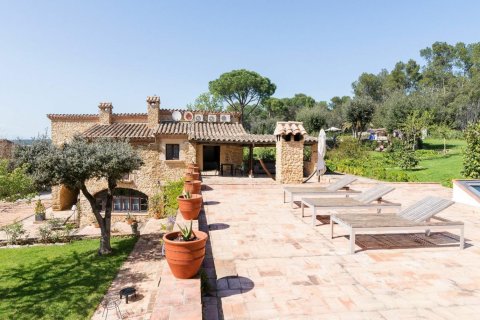 Сasa de 7 dormitorios en venta en Vullpellac, Gerona, Cataluña, Spain № 1764 - foto 10
