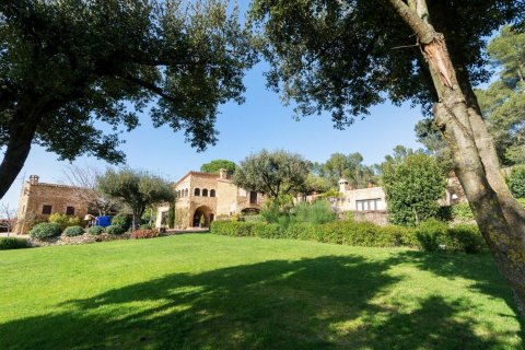 Сasa de 7 dormitorios en venta en Vullpellac, Gerona, Cataluña, Spain № 1764 - foto 3