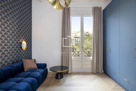 Apartamento de 3 dormitorios en venta en Barcelona, Cataluña, Spain № 4115 - foto 12