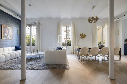 Apartamento de 3 dormitorios en venta en Barcelona, Cataluña, Spain № 4115 - foto 21