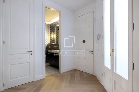 Apartamento de 3 dormitorios en venta en Barcelona, Cataluña, Spain № 4115 - foto 14
