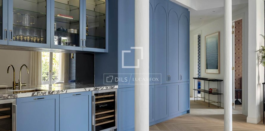 Apartamento de 3 dormitorios en venta en Barcelona, Cataluña, Spain № 4115