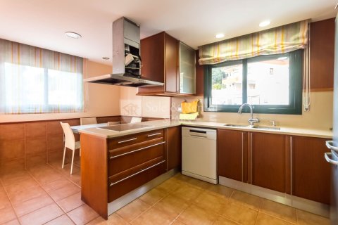 Сasa de 5 dormitorios en venta en Lloret de Mar, Gerona, Cataluña, Spain № 6711 - foto 16