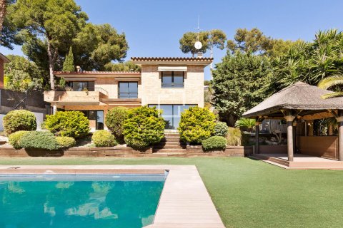Villa de 5 dormitorios en alquiler en Castelldefels, Barcelona, Cataluña, Spain № 7164
