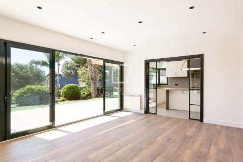 5 bedrooms villa for rent in Castelldefels, Barcelona, Catalonia, Spain № 7164 - photo 24
