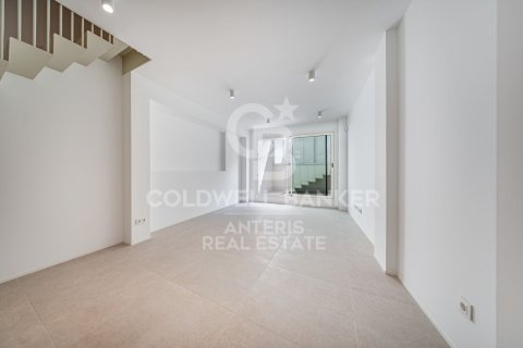 Dúplex de 2 dormitorios en venta en L'Hospitalet de Llobregat, Barcelona, Cataluña, Spain № 5298 - foto 2
