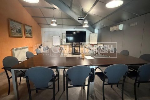 Propiedad comercial de 1900 m² en alquiler en Principado De Andorra (Ninguna Poblacion Tiene C.P.), Lérida, Cataluña, Spain № 8010 - foto 15