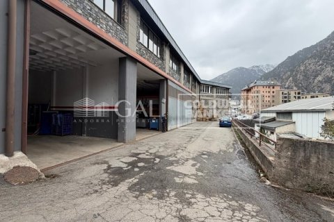 Propiedad comercial de 1900 m² en alquiler en Principado De Andorra (Ninguna Poblacion Tiene C.P.), Lérida, Cataluña, Spain № 8010 - foto 14