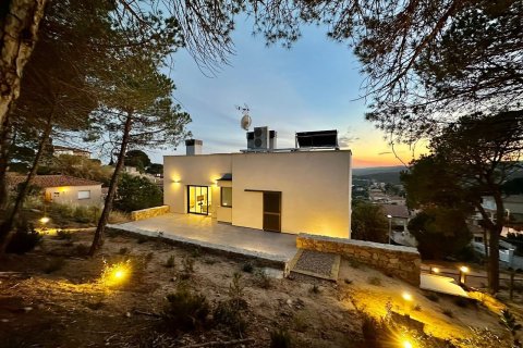 Сasa de 4 dormitorios en venta en Lloret de Mar, Gerona, Cataluña, Spain № 1683