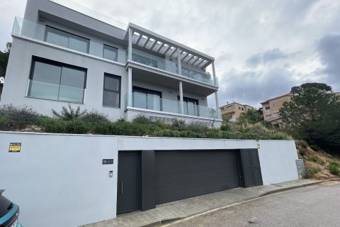 Сasa de 4 dormitorios en venta en Lloret de Mar, Gerona, Cataluña, Spain № 1683 - foto 2