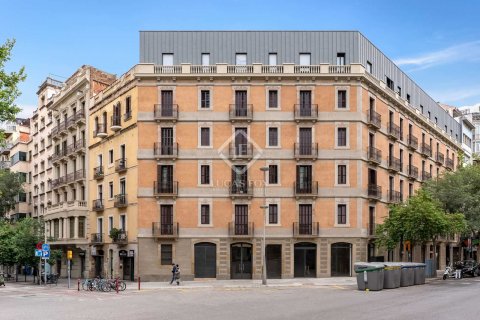 Apartamento de 3 dormitorios en venta en Barcelona, Cataluña, Spain № 8592 - foto 3