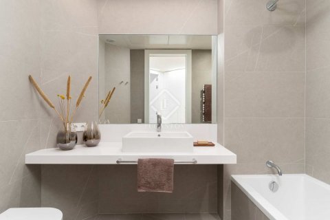 Apartamento de 3 dormitorios en venta en Barcelona, Cataluña, Spain № 8592 - foto 13