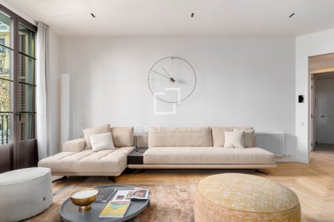 Apartamento de 3 dormitorios en venta en Barcelona, Cataluña, Spain № 8592 - foto 9