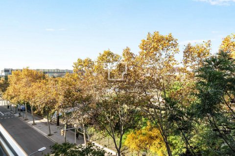 Apartamento de 4 dormitorios en venta en Barcelona, Cataluña, Spain № 8594 - foto 27