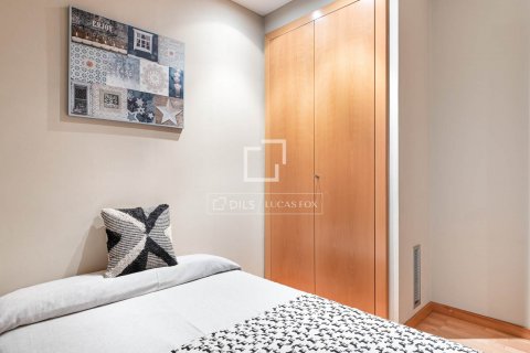 Apartamento de 4 dormitorios en venta en Barcelona, Cataluña, Spain № 8594 - foto 20