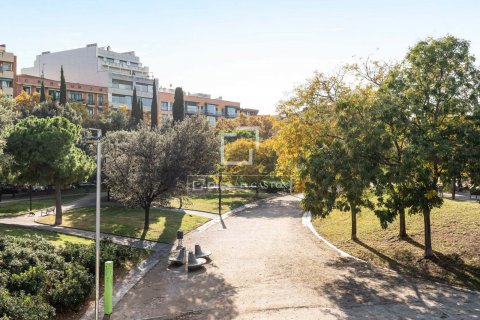 Apartamento de 4 dormitorios en venta en Barcelona, Cataluña, Spain № 8594 - foto 28